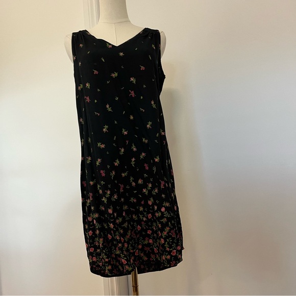 Old Navy Floral Dress Size M Summer Casual Regular Fit Ladies Flower Pattern - Picture 6 of 8